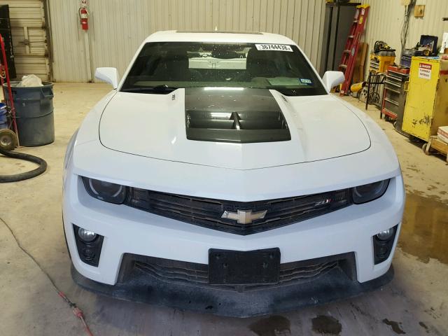 2G1FL1EP1D9802137 - 2013 CHEVROLET CAMARO ZL1 WHITE photo 9