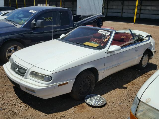 1C3EU4531SF634393 - 1995 CHRYSLER LEBARON GT WHITE photo 2