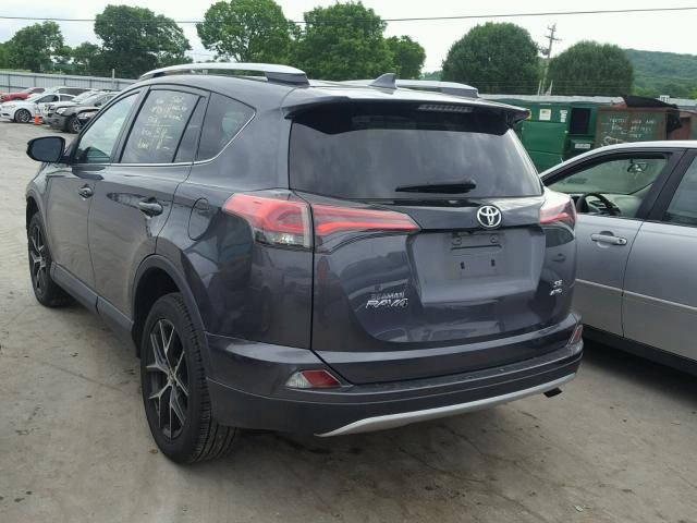 2T3JFREVXGW447582 - 2016 TOYOTA RAV4 SE GRAY photo 3