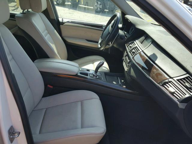 5UXZW0C59CL669804 - 2012 BMW X5 XDRIVE3 WHITE photo 5