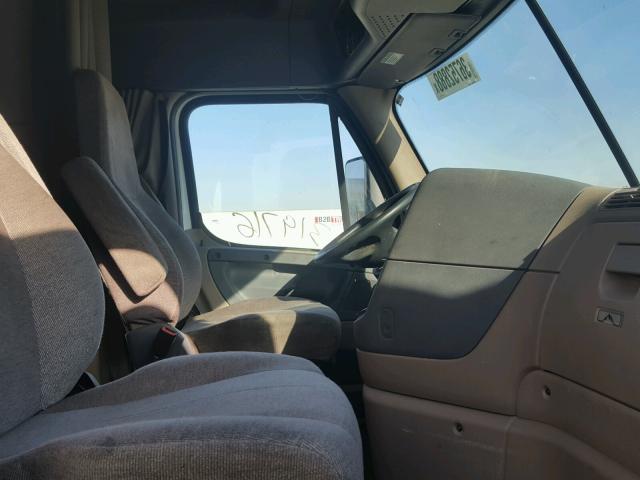 3AKJGLD5XFSGD6757 - 2015 FREIGHTLINER CASCADIA 1 WHITE photo 5