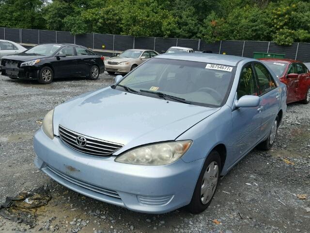 4T1BE32K25U964234 - 2005 TOYOTA CAMRY LE BLUE photo 2