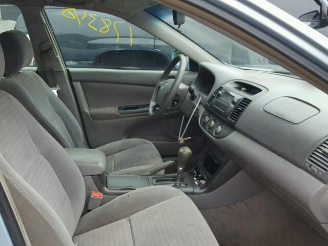 4T1BE32K25U964234 - 2005 TOYOTA CAMRY LE 蓝色 照片 5