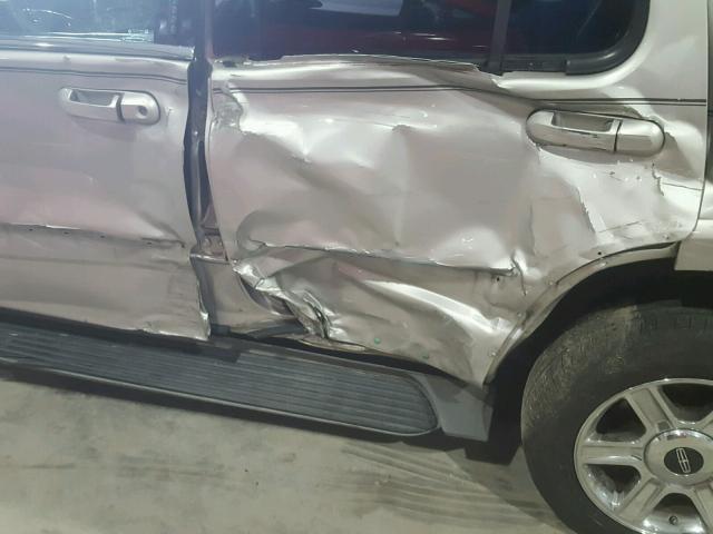 5LMEU68H24ZJ35112 - 2004 LINCOLN AVIATOR 银色 照片 10