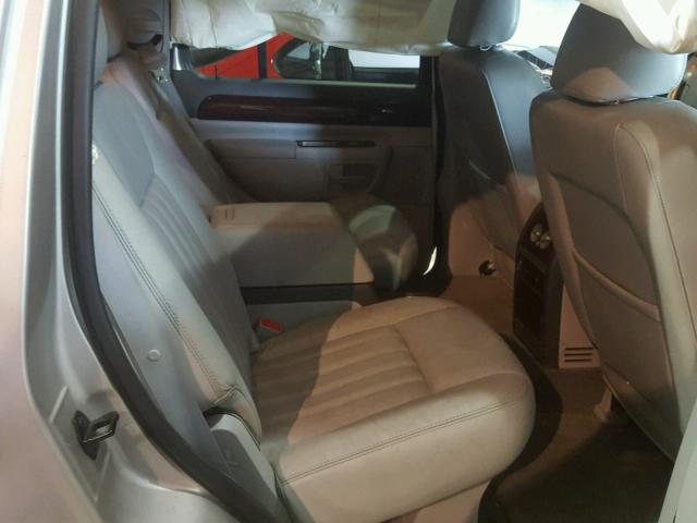 5LMEU68H24ZJ35112 - 2004 LINCOLN AVIATOR 银色 照片 6