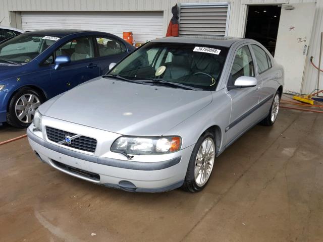 YV1RS61T742377040 - 2004 VOLVO S60 SILVER photo 2