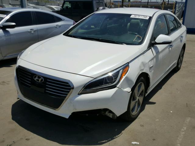 KMHE54L22HA044563 - 2017 HYUNDAI SONATA PLU WHITE photo 2