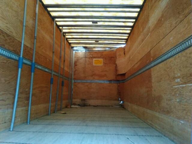 1UYVS1280CP280802 - 2012 UTILITY UTILITY WHITE photo 5