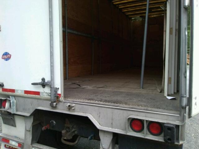 1UYVS1280CP280802 - 2012 UTILITY UTILITY WHITE photo 6