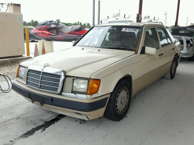 WDBEB28D0LB172846 - 1990 MERCEDES-BENZ 300 D CREAM photo 2