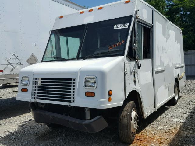 4UZAAPBW16CW02436 - 2006 FREIGHTLINER CHASSIS M WHITE photo 2