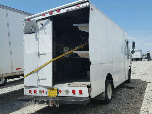 4UZAAPBW16CW02436 - 2006 FREIGHTLINER CHASSIS M WHITE photo 4