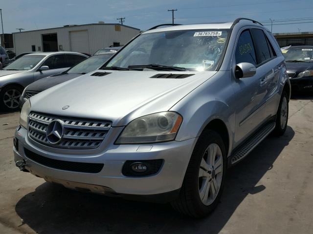 4JGBB86E47A288772 - 2007 MERCEDES-BENZ ML 350 SILVER photo 2