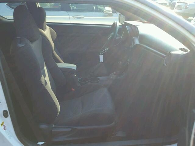 JTKJF5C73D3062742 - 2013 TOYOTA SCION TC 白色 照片 5