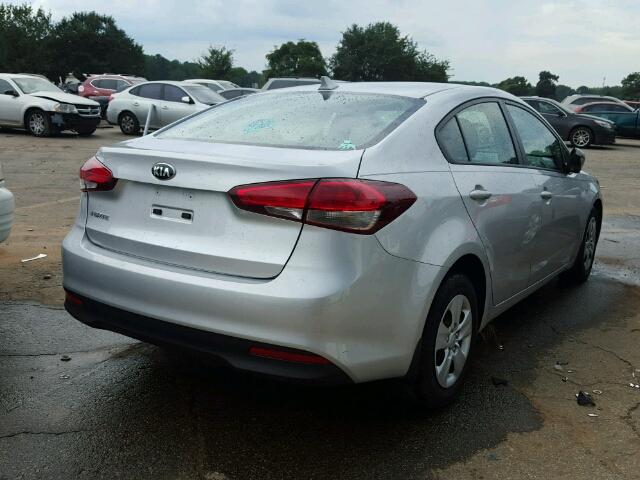 3KPFK4A73HE015716 - 2017 KIA FORTE LX SILVER photo 4