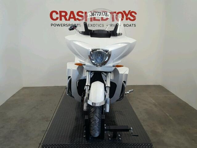 5VPTW36N3C3010915 - 2012 VICTORY MOTORCYCLES CROSS COUN WHITE photo 2