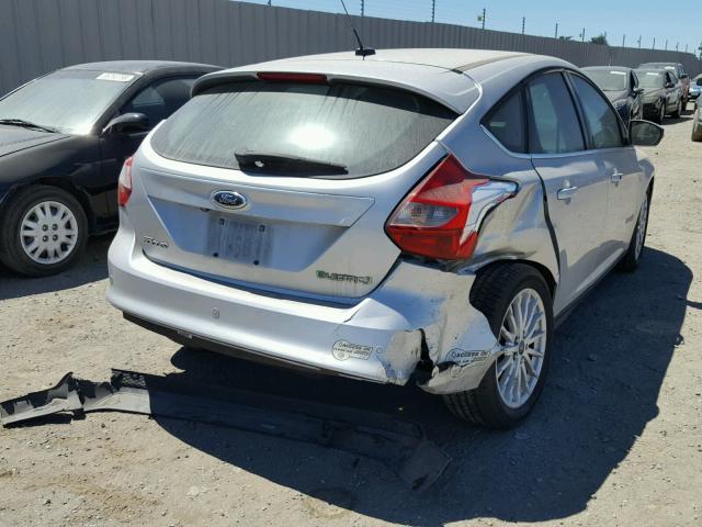 1FAHP3R42CL411589 - 2012 FORD FOCUS BEV SILVER photo 4