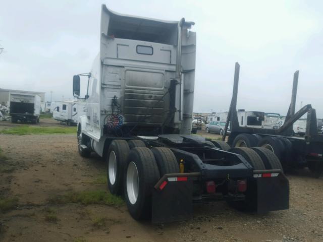 4V4ND1RH0YN797006 - 2000 VOLVO VN WHITE photo 3