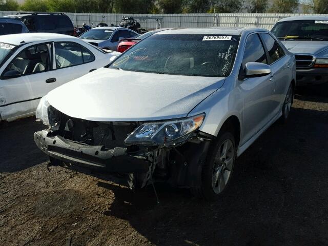 4T1BK1FK1EU543726 - 2014 TOYOTA CAMRY SILVER photo 2