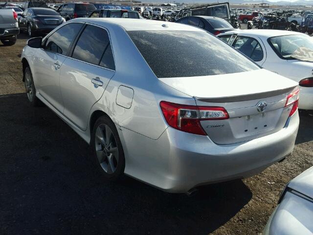 4T1BK1FK1EU543726 - 2014 TOYOTA CAMRY SILVER photo 3