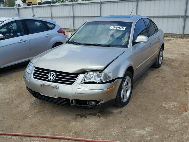 WVWRH63B54P209277 - 2004 VOLKSWAGEN PASSAT GLX 金色 照片 2
