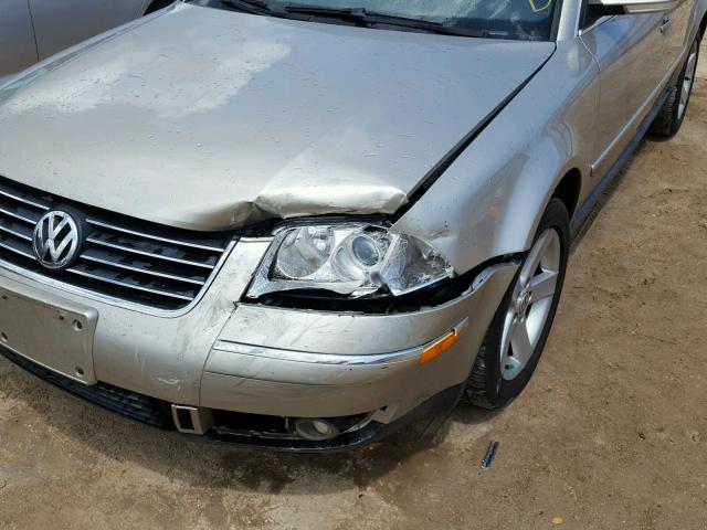 WVWRH63B54P209277 - 2004 VOLKSWAGEN PASSAT GLX 金色 照片 9
