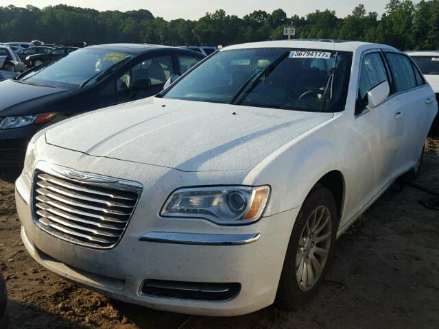 2C3CCAAG6EH376327 - 2014 CHRYSLER 300 WHITE photo 2