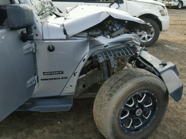1C4AJWAG6EL205991 - 2014 JEEP WRANGLER S SILVER photo 9