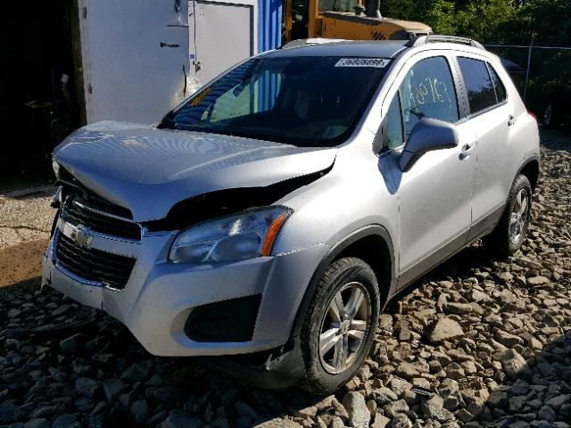 3GNCJRSB8FL130642 - 2015 CHEVROLET TRAX 1LT SILVER photo 2