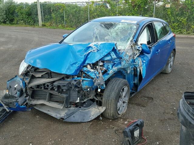 1FADP3K29EL328204 - 2014 FORD FOCUS SE BLUE photo 2