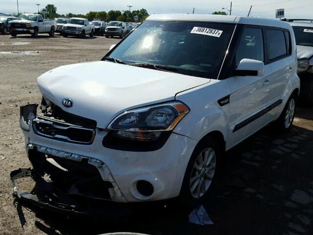 KNDJT2A52D7773048 - 2013 KIA SOUL WHITE photo 2