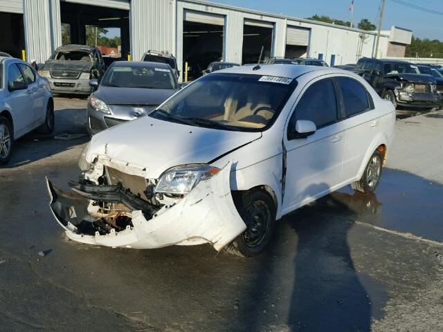 KL1TD56E79B402821 - 2009 CHEVROLET AVEO LS WHITE photo 2