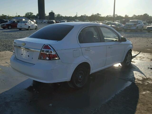 KL1TD56E79B402821 - 2009 CHEVROLET AVEO LS WHITE photo 4