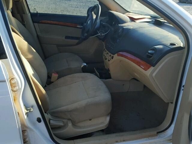 KL1TD56E79B402821 - 2009 CHEVROLET AVEO LS WHITE photo 5