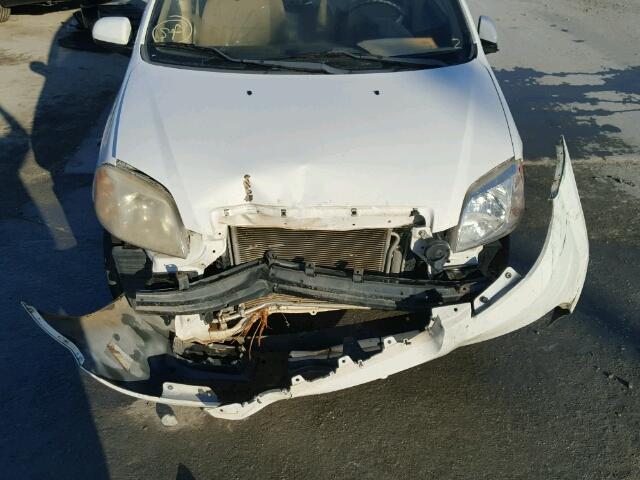 KL1TD56E79B402821 - 2009 CHEVROLET AVEO LS WHITE photo 7
