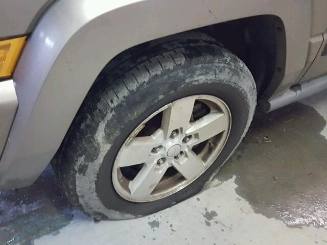 1J8HG48K46C237621 - 2006 JEEP COMMANDER თაფლისფერი ფოტო 9