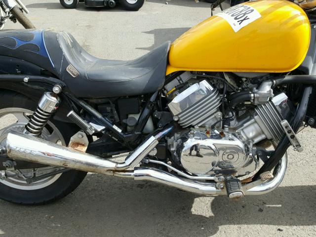 JH2RC4302RM006509 - 1994 HONDA VF750 C YELLOW photo 9