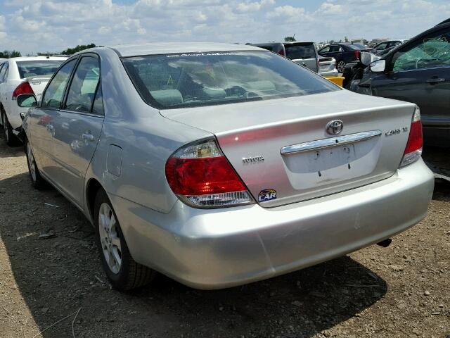 4T1BE32K55U966821 - 2005 TOYOTA CAMRY LE 银色 照片 3