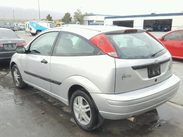 3FAFP31Z44R107861 - 2004 FORD FOCUS ZX3 SILVER photo 3