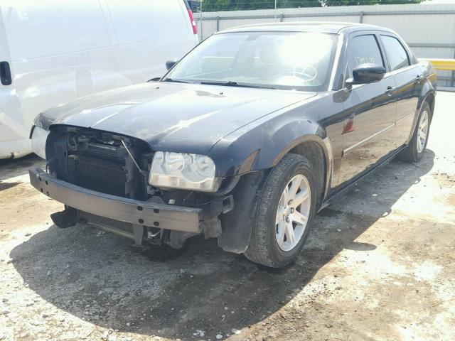 2C3LA43R67H846221 - 2007 CHRYSLER 300 BLACK photo 2