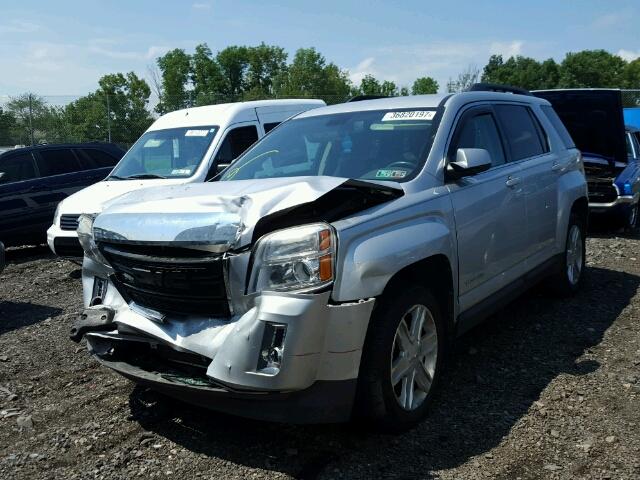 2CTFLTEC1B6220834 - 2011 GMC TERRAIN SL SILVER photo 2