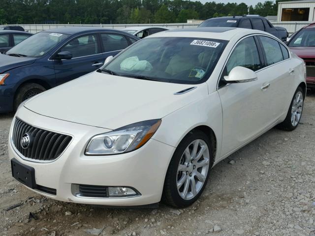 2G4GU5GV6C9125589 - 2012 BUICK REGAL PREM WHITE photo 2