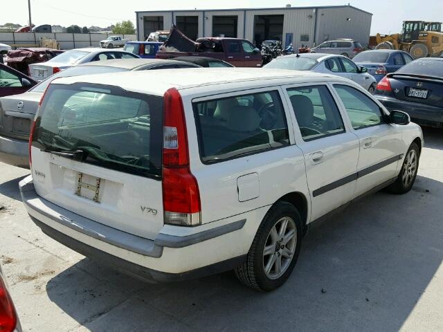 YV1SW61R322250342 - 2002 VOLVO V70 WHITE photo 4