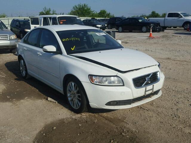 YV1382MS8A2504034 - 2010 VOLVO S40 2.4I WHITE photo 1