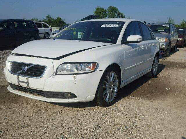 YV1382MS8A2504034 - 2010 VOLVO S40 2.4I WHITE photo 2