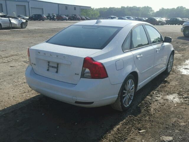 YV1382MS8A2504034 - 2010 VOLVO S40 2.4I WHITE photo 4