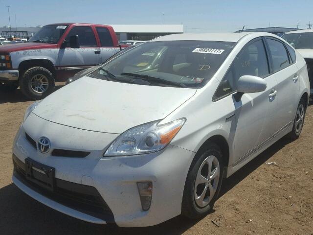 JTDKN3DUXF0436985 - 2015 TOYOTA PRIUS WHITE photo 2