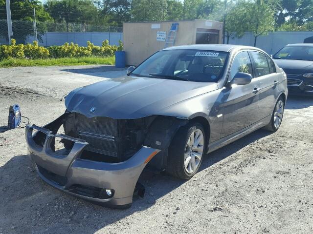 WBAPH7C57BE682160 - 2011 BMW 328 I GRAY photo 2