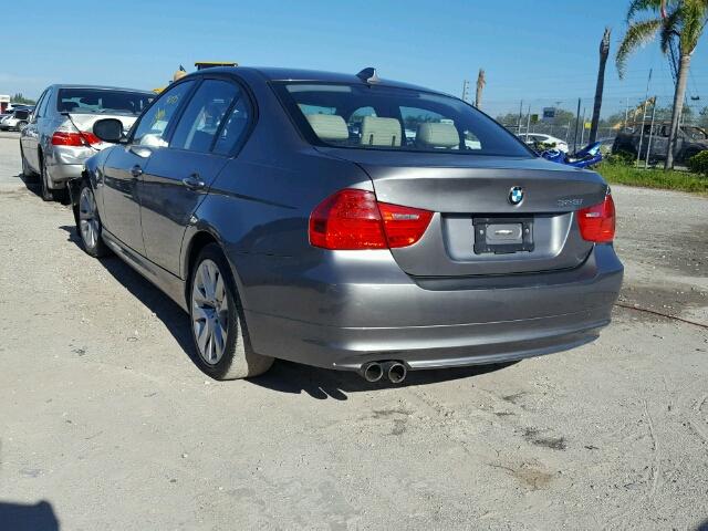 WBAPH7C57BE682160 - 2011 BMW 328 I GRAY photo 3