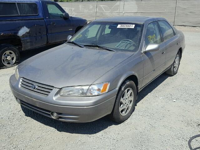 4T1BF28KXXU080852 - 1999 TOYOTA CAMRY LE GRAY photo 2